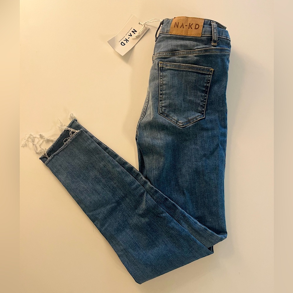 NA-KD Skinny High Waist Raw Hem Jeans